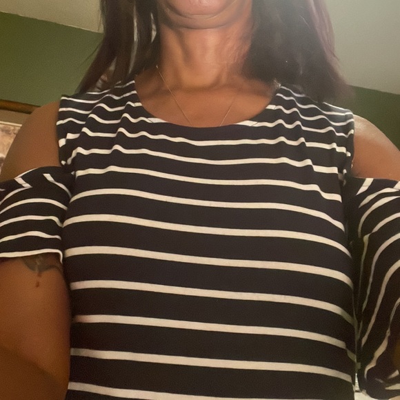 Cold shoulder casual striped black and white summer dress. Pulls over head - Picture 2 of 3